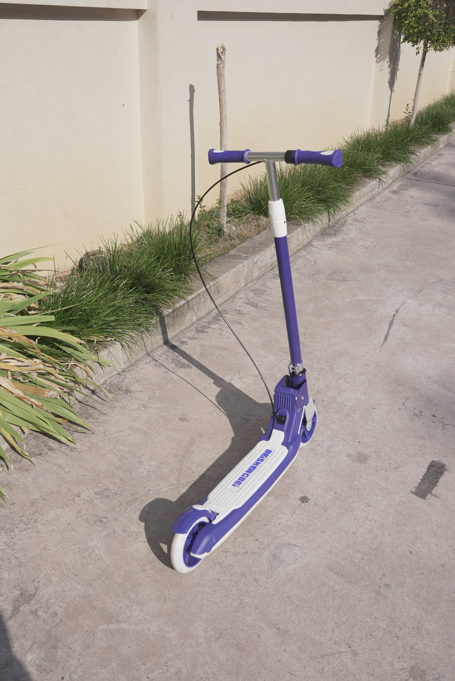 Kids’ scooter (non-electric) Angle 4