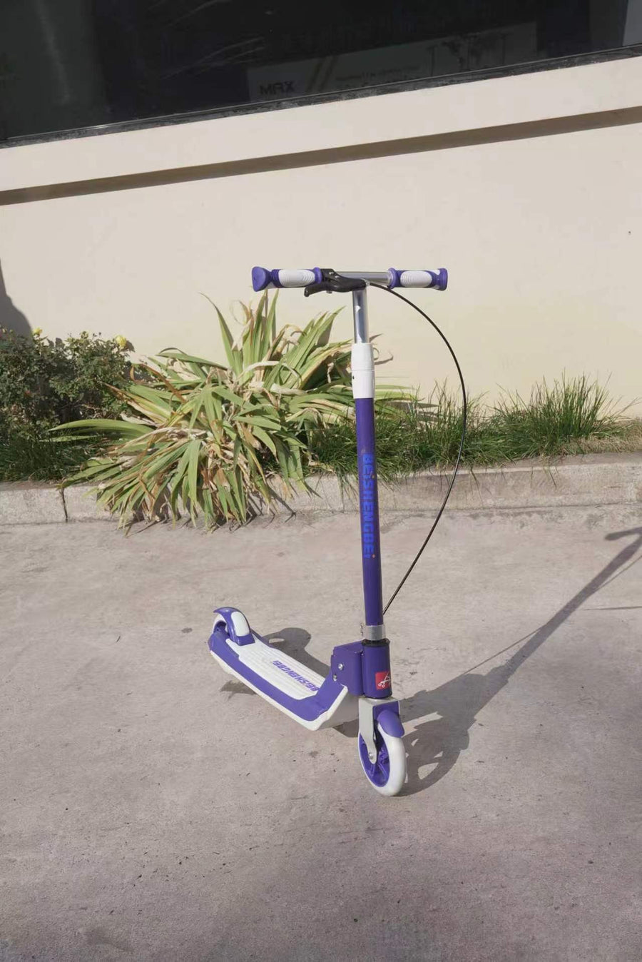 Kids’ scooter (non-electric) Angle 3
